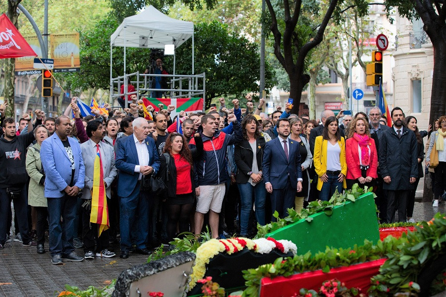 Ofrenda de ERC en la Diada Ernest Maragall Teresa Jordu00e0 Pere Aragonu00e8s Marta Vilalta Ester Capella Roger Torrent