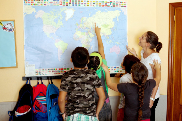 CaixaProinfancia facilita material escolar a cerca de 85 000 nios en situacin vulnerable