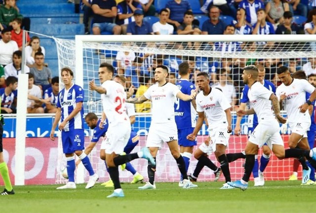 LosjugadoresdelSevillaFCcelebransugolenVitoria