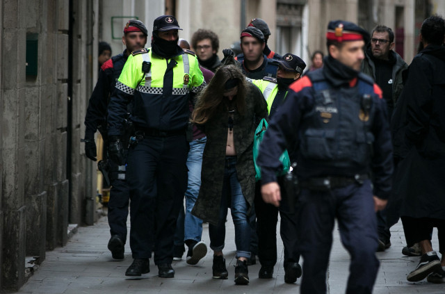 AgentesdeMossosEsquadrayGuardiaUrbanaOperacinRavalnarcopisos