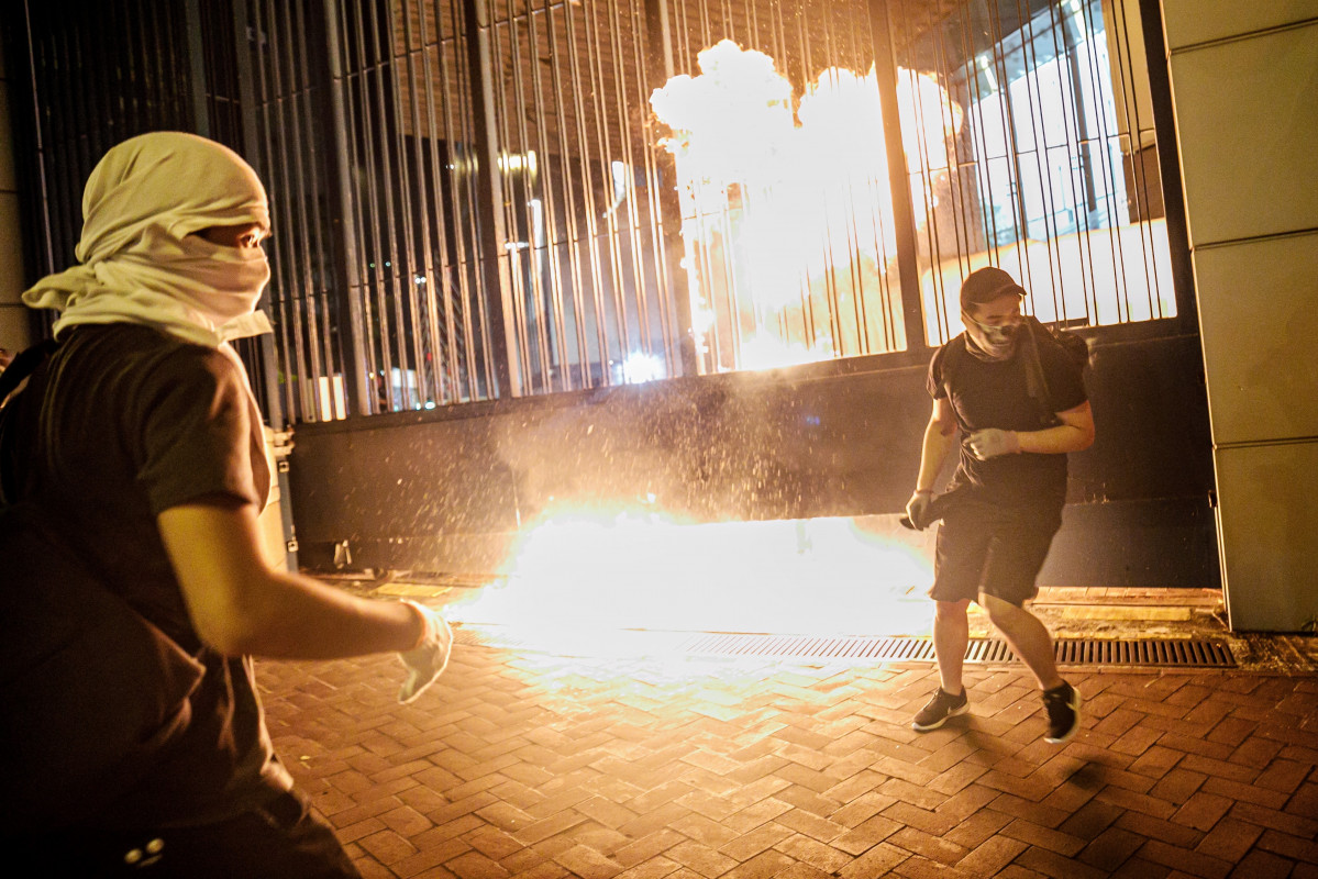 Disturbis Hong Kong entre manifestants i policia