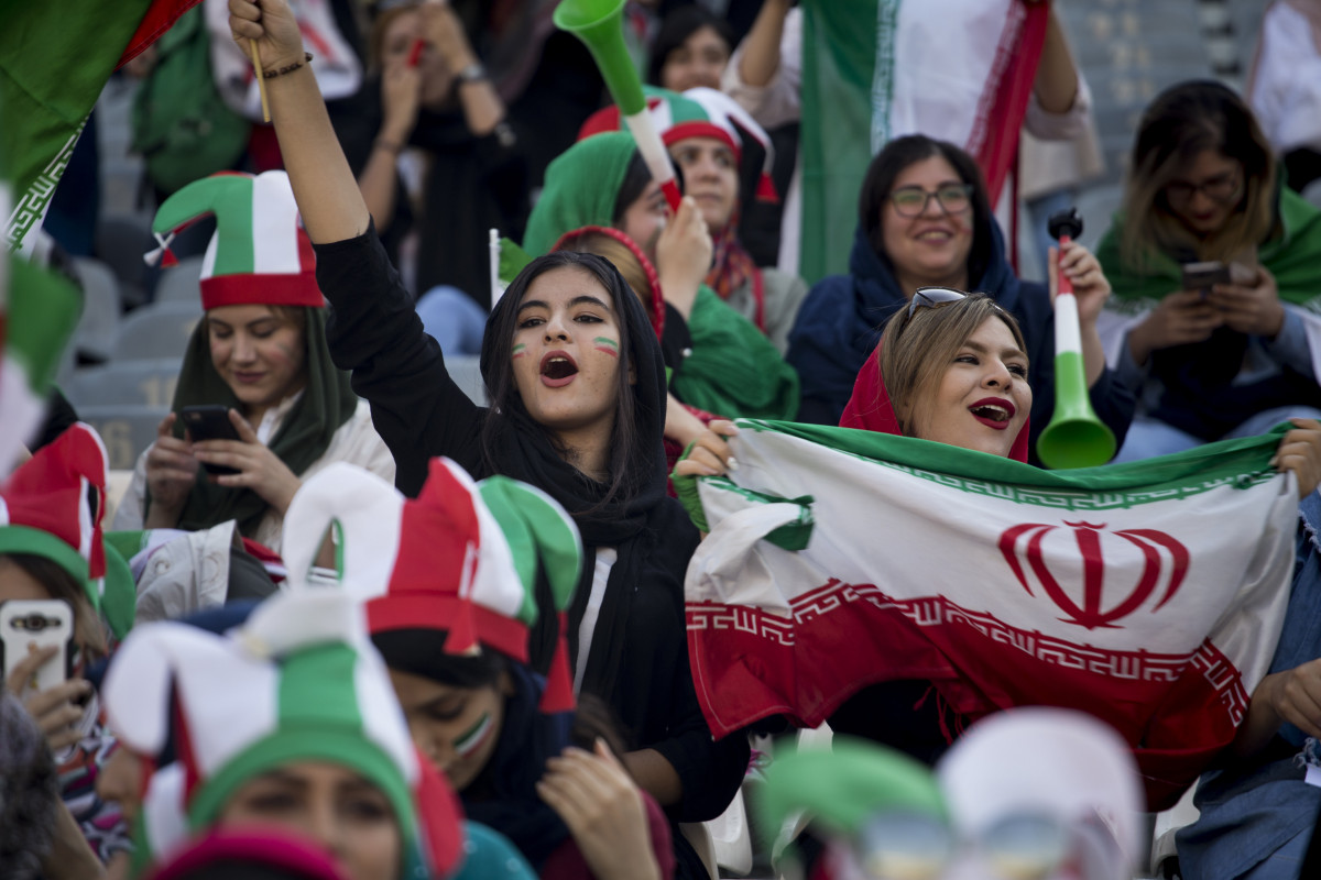 Mujeres en Teherán fútbol