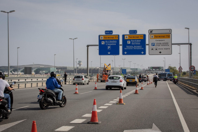 AccesoalaeropuertodeBarcelonaduranteunaprotesta