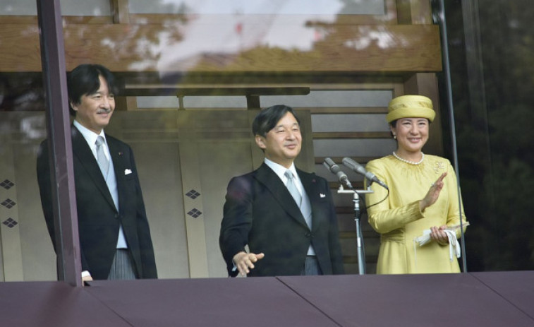 Japó entronitza el seu emperador Naruhito