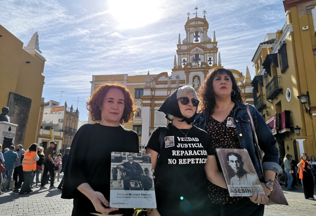 Centenars de persones demanen l'exhumació de Queipo de Llano de la Macarena de Sevilla