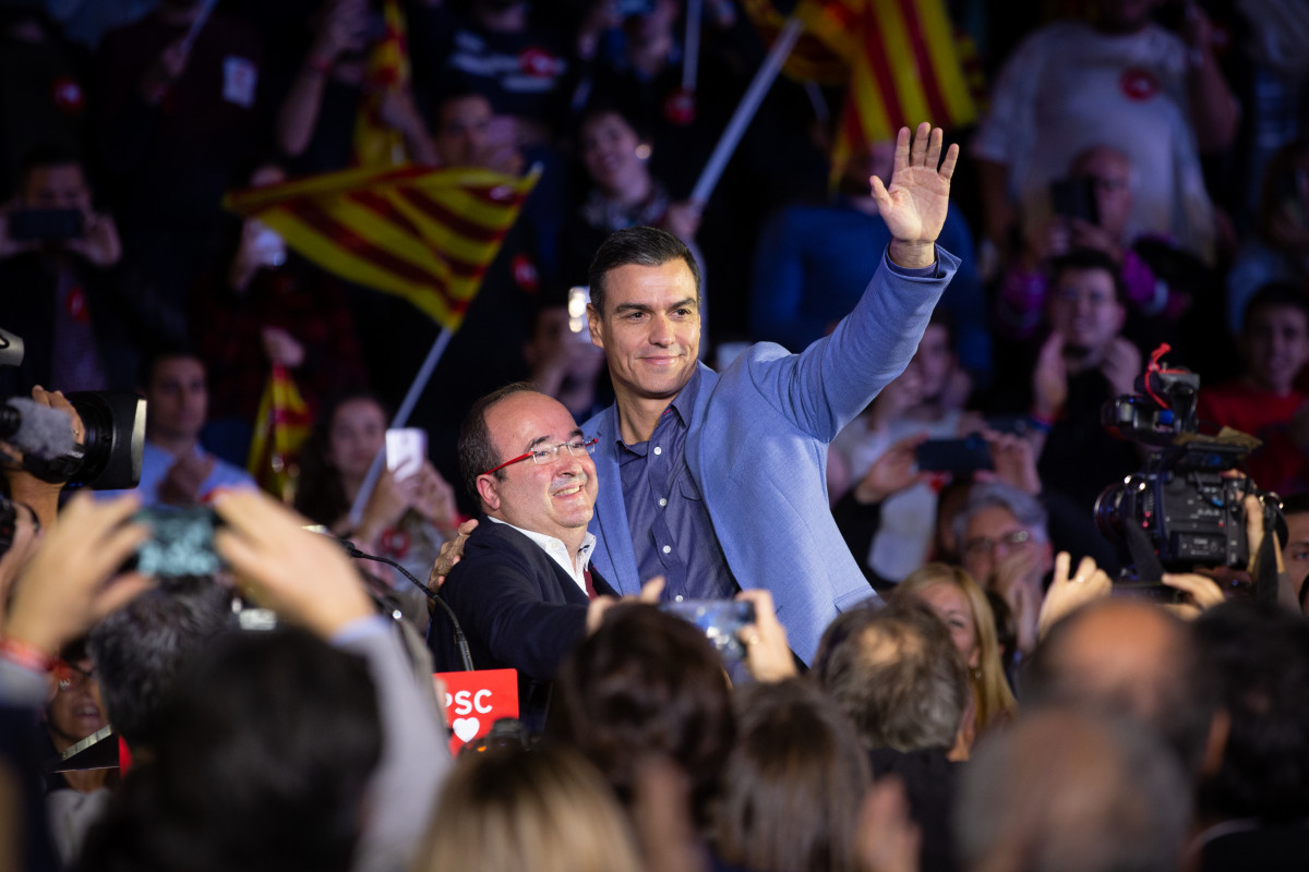 Pedro Sánchez con Iceta en el cierre de campaña