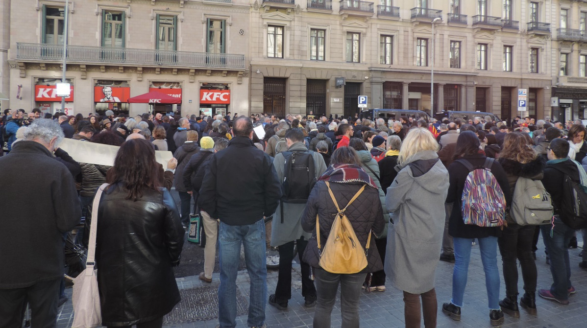 Manifestante consulado francia
