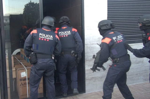 Desmantellada una banda criminal per estafar més de 730.000 euros a bancs