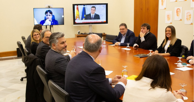 ReunindeJxCatenelParlamentconelpresidentedelaGeneralitatTorraenelParlamentyelexpresidentePuigdemontp