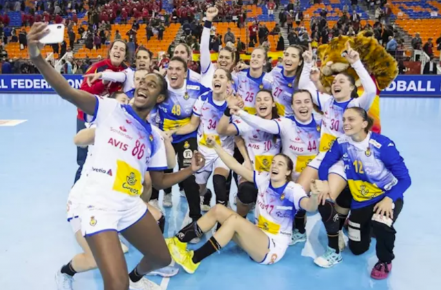 La selecció espanyola femenina d'handbol derrota a la totpoderosa Noruega i arriba a la final del Mundial