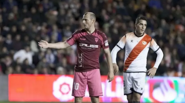 Suspès el Rayo-Albacete per insults a Zozulia