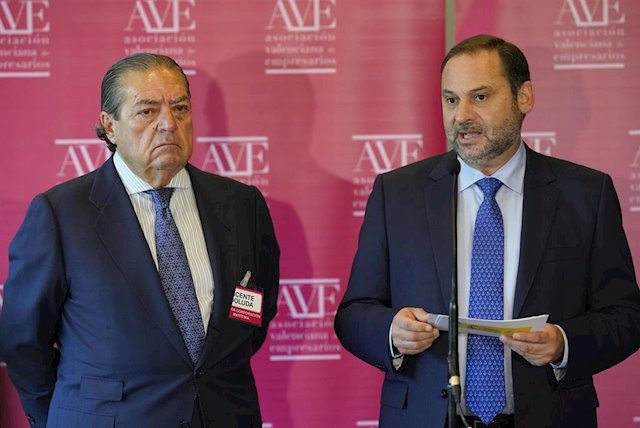 ElempresarioVicenteBoludajuntoaJosLuisbalos