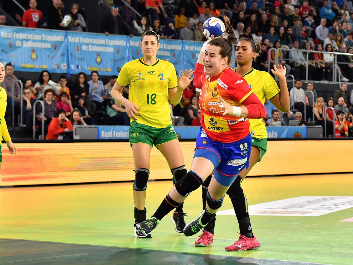 Ainhoa Hernández, jugadora de la selección española femenina de balonmano
