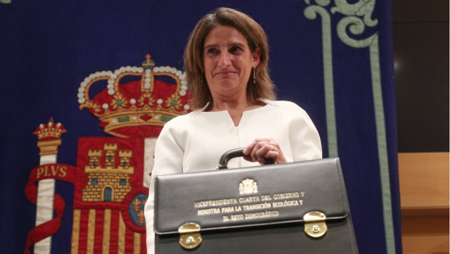 LanuevavicepresidentadeTransicinEcolgicayRetoDemocrficoTeresaRiberaposaconlacarteradelMinisteriodeTr