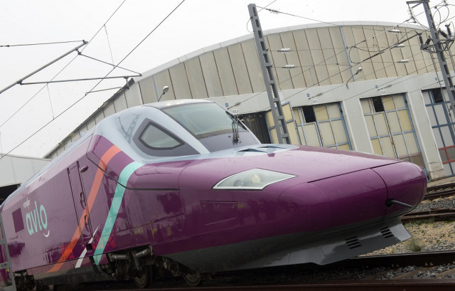 Renfe torna a esgotar els bitllets per a el seu AVE 