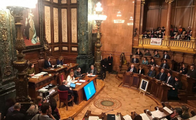 Colau aprova el seu primer pressupost amb el suport de 33 dels 41 regidors