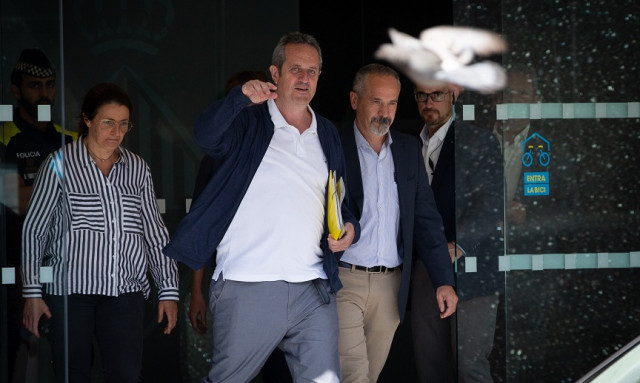 Joaquim Forn sale del Ayuntamiento de Barcelona