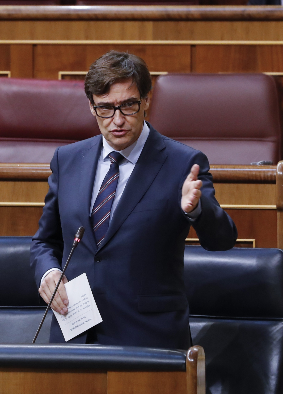 El ministro de Sanidad, Salvador Illa durante la sesión de Control al Ejecutivo que se celebra este miércoles en el Congreso, en un momento en el que el Gobierno intenta recabar apoyos para aprobar una nueva prórroga del estado de alarma, en Madrid (Españ