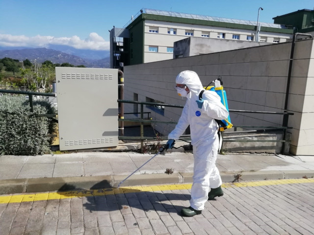 Sanitat avisa que utilitzar llum ultraviolada o ozó per a desinfectar pot comportar greus riscos per a la salut