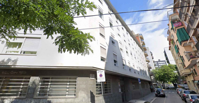 Familiars i forces polítiques exigeixen a la Generalitat que recuperi la gestió de les residències d'Eulen
