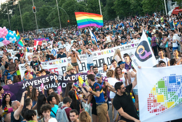 Col·lectius LGTBI demanen modificar el Codi Penal per prohibir i sancionar les 