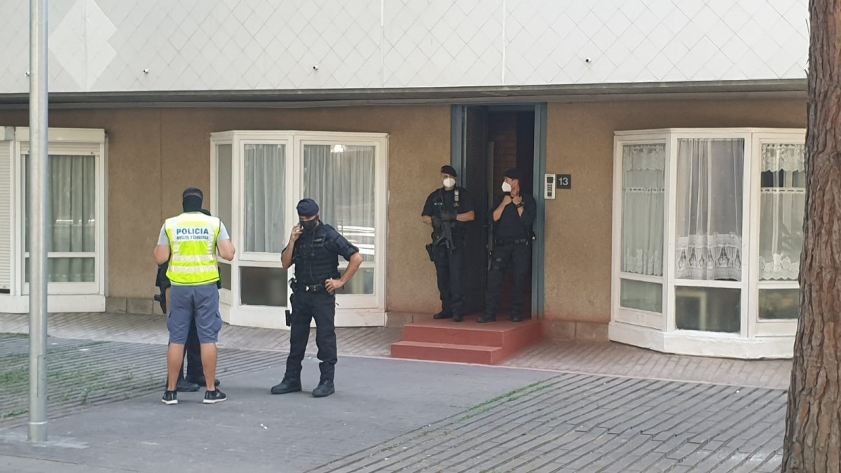 Escorcoll a la Barceloneta en un dispositiu antiterrorista