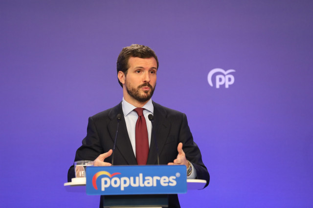 El presidente del Partido Popular, Pablo Casado, interviene en una rueda de prensa convocada ante los medios tras la reunión del Comité de Dirección del PP, en la sede nacional del partido, en Madr