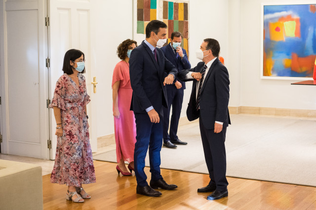Sánchez es mostra disposat a negociar l'acord sobre els romanents després del rebuig dels ajuntaments