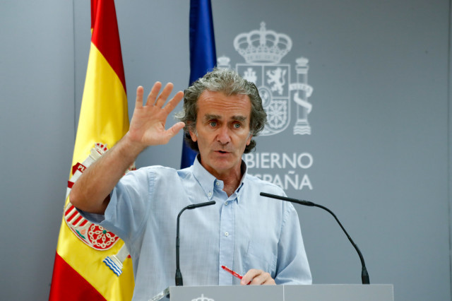 Més espanyols anirien en un cotxe amb Fernando Simón que amb Rosalía si només quedés un seient