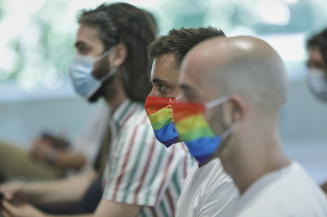 El Síndic de Greuges demana més accions per frenar la violència contra el col·lectiu LGTBI
