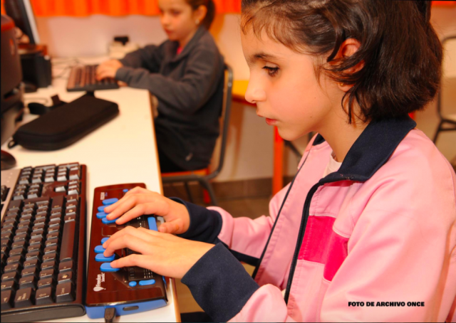 ONCE dóna suport a la 'tornada a l'escola' dels 7.300 escolars amb discapacitat visual