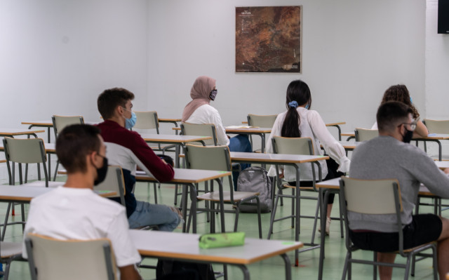 Catalunya notifica 1.247 grups escolars confinats i tres centres tancats