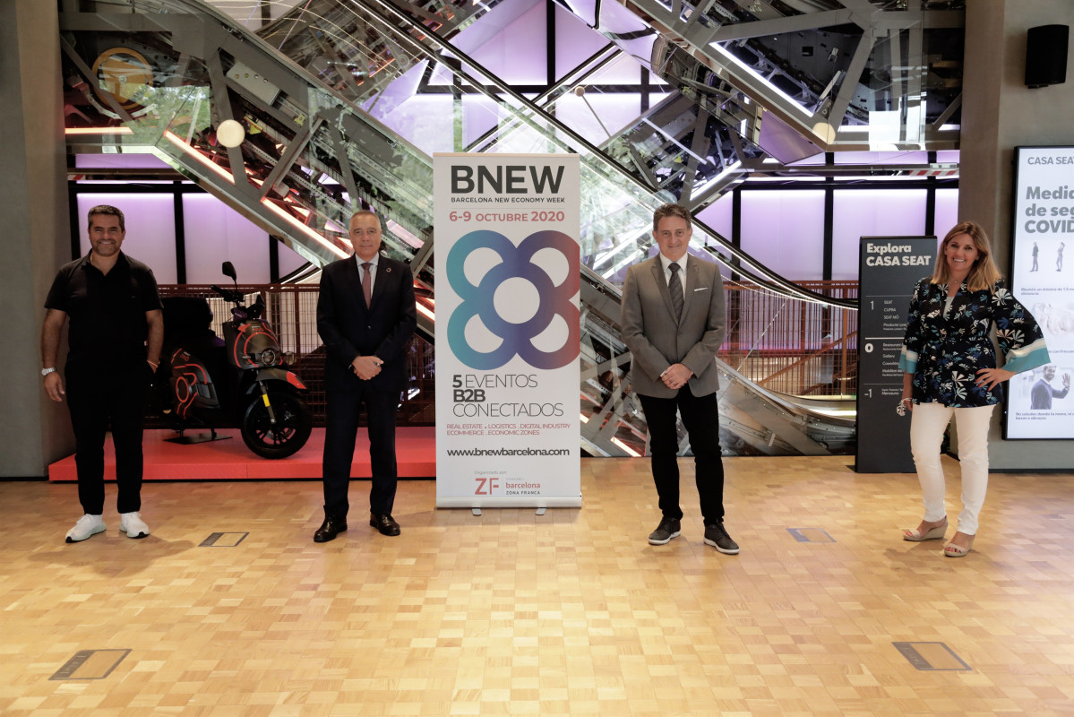 Firma del acuerdo entre el CZFB y Casa Seat para la celebración de BNEW