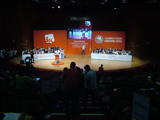 El sector crític d'IU, que rebutja la fusió amb Podem, registra una precandidatura alternativa a Garzón