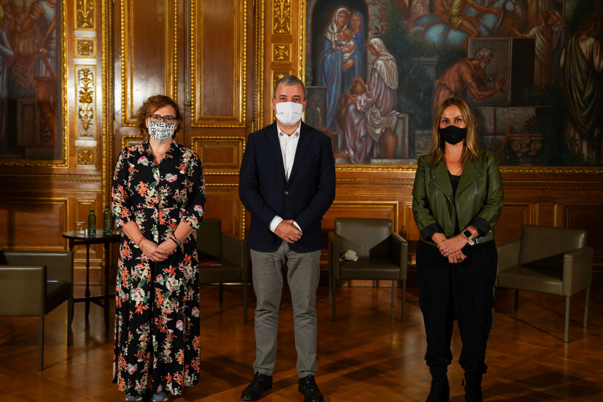 Montserrat Ballarín, Jaume Collboni i Eva Menor, en l'acte de presentació del conveni