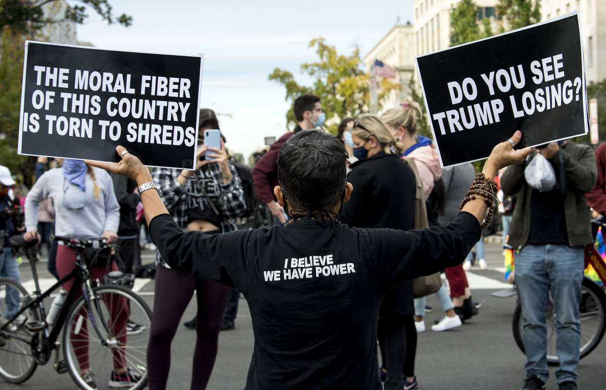 EuropaPress 3412514 03 november 2020 us washington anti trump protesters gather at the black