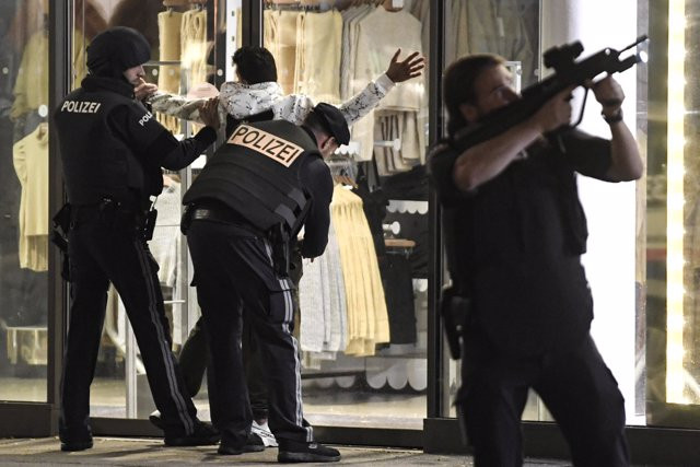 Ataque terrorista viena