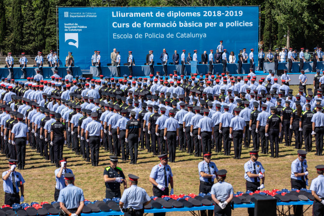 EuropaPress 2219375 804 agentes 454 nuevos mossos desquadra 350 policias locales ispc acto1