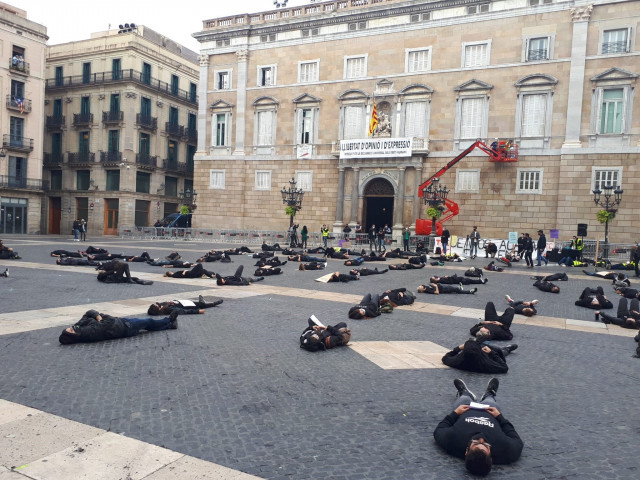 EuropaPress 3434317 50 personas guardia urbana concentrado lunes plaza sant jaume barcelona