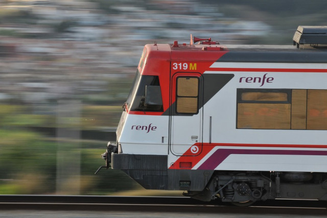 Rodalies retira un tren a Barcelona després d'una incidència que ha provocat retards en tres línies