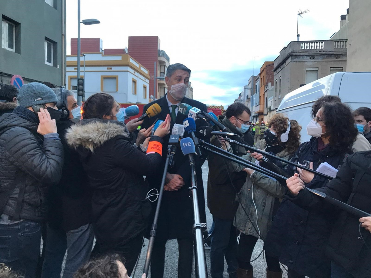 L'alcalde de Badalona (Barcelona), Xavier García Albiol, en unes declaracions davant la nau incendiada, 10 de desembre del 2020.