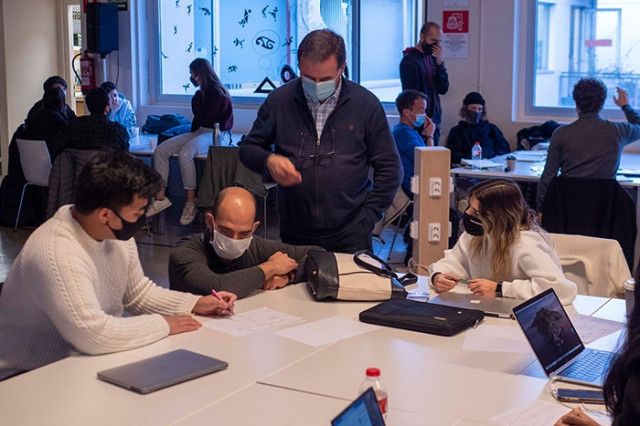 Estudiants de tres universitats catalanes i el CERN busquen solucions als reptes del coronavirus