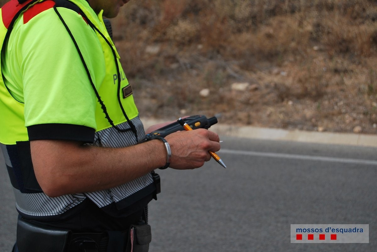 Control de Mossos, trànsit, carretera (arxiu)