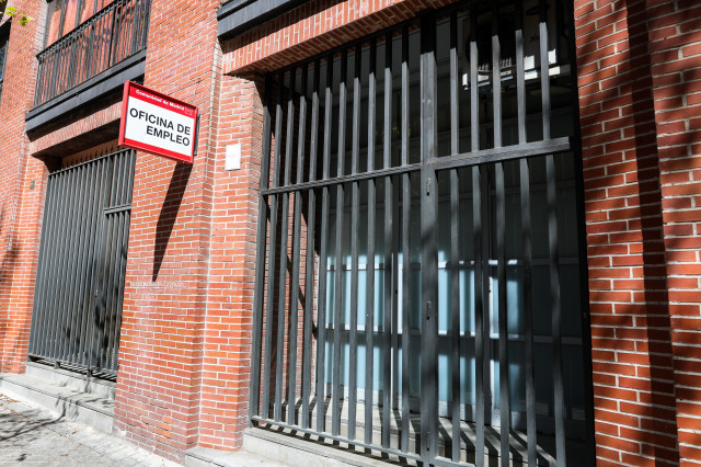 EuropaPress 2774889 rejas puertas oficina empleo cerrada dia datos ministerio trabajo economia