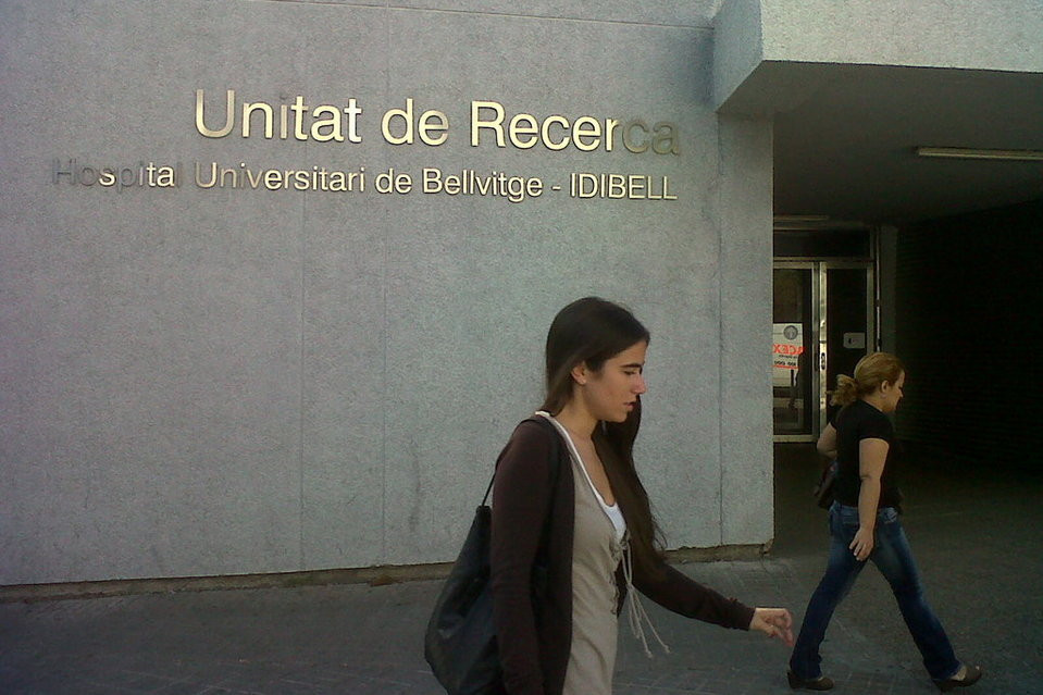 Treballadors del Centre de Diagnòstic Genètic de l'Idibell critiquen a la Generalitat pel tancament del servei