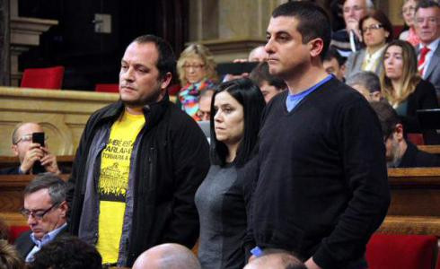 La CUP abandona el ple en protesta per la sentència del bloqueig al Parlament