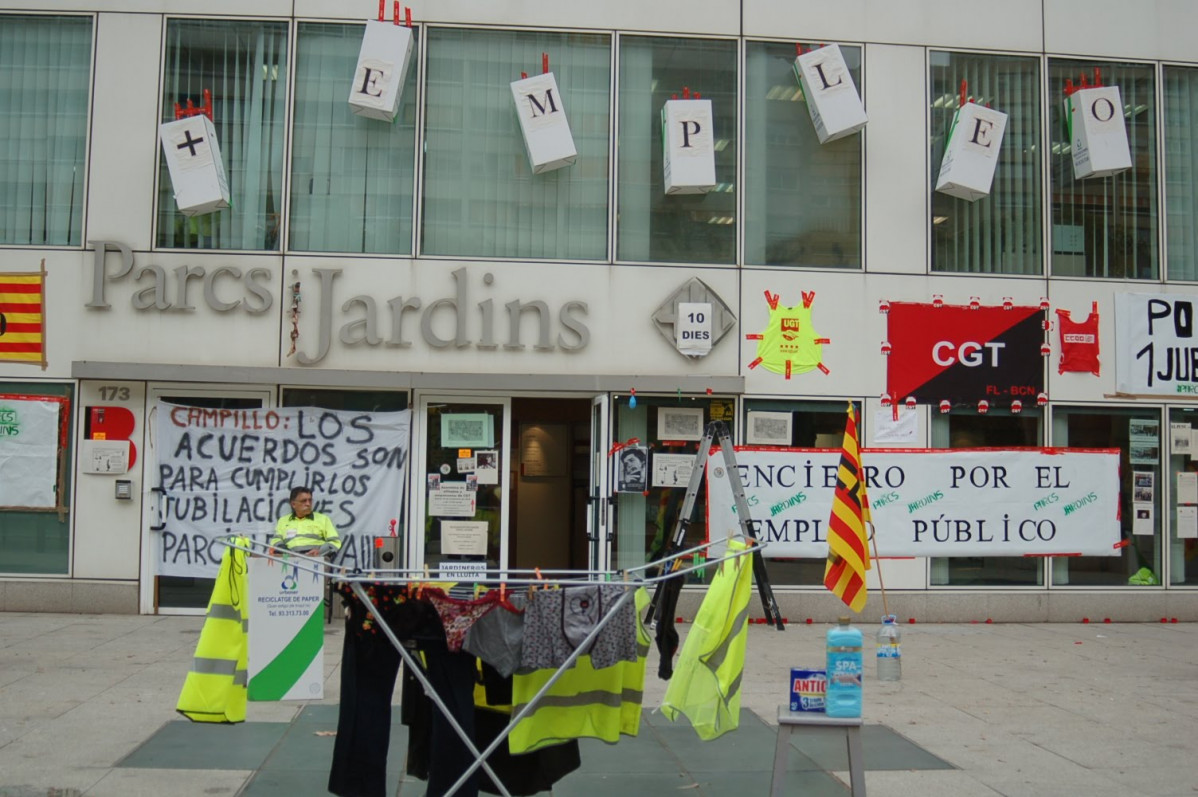 Acció reivindicativa de la plantilla de parcs i jardins contra els continus incompliments del conveni col·lectiu