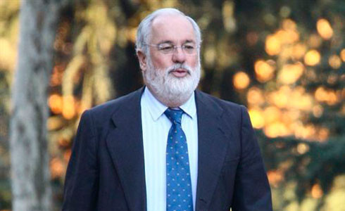 L'Eurocambra revisa aquest dilluns de nou la declaració d'interessos econòmics de Cañete