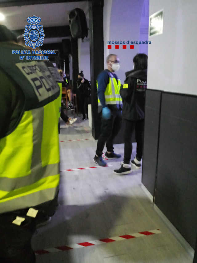 EuropaPress 3547560 dispositivo policia nacional mossos desquadra hotel comarca alt emporda