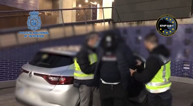 Detingut un fugitiu que va amenaçar a familiars del primer ministre txec